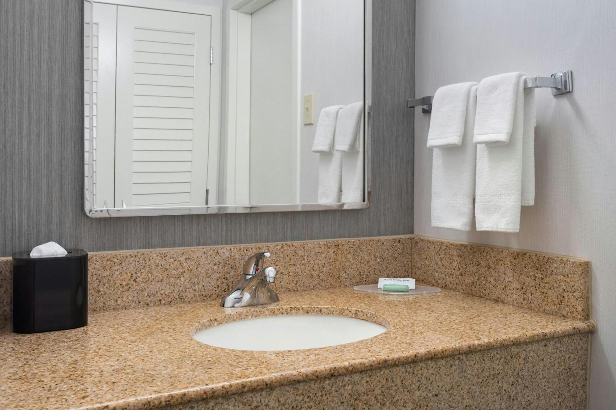 Courtyard By Marriott New Carrollton Landover Exteriör bild